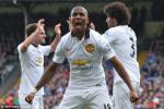 Ashley Young tin MU sẽ có danh hiệu ở mùa giải 2015-2016