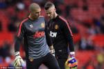 De Gea chuẩn bị ra đi, Valdes còn “thêm dầu vào lửa”