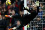 Victor Valdes phũ phàng từ chối Valencia để ở lại MU