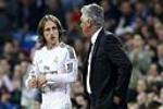 Luka Modric buồn rười rượi khi HLV Ancelotti bị sa thải