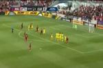 Tuyệt tác phối hợp đá phạt thành bàn