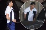 "Quả bóng vàng" Ronaldo bị bắt quả tang tè bậy giữa đường