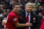 Wenger nuối tiếc khi trò cũ Van Persie rời M.U