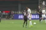 VIDEO: Hai pha xử lý siêu kỹ thuật của Ronaldo trước các cầu thủ AC Milan