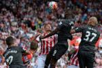 Vấn đề của Liverpool: Benteke cần bóng bổng?