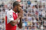 Hàng công Arsenal: Walcott cần nhanh chóng cải thiện kĩ năng dứt điểm