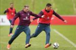 Smalling tin tưởng Rooney sẽ tỏa sáng rực rỡ trong trận đại chiến với Liverpool