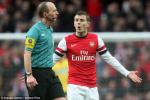 Thống kê sốc: Mike Dean đích thị “hung thần” của Arsenal