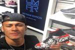 Neymar hào hứng khoe siêu phẩm giày độc quyền của Nike