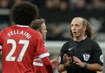 Mike Dean điều khiển trận derby Manchester