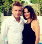 Sao Italia mải chơi điện tử, phớt lờ vợ xinh