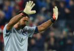 Người hùng De Rossi bảo vệ Buffon sau sai lầm ở trận gặp TBN