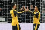 Sanchez nhắn Ozil: Việc ghi bàn cứ để mình lo!