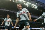 Kane lập siêu phẩm cứa lòng nâng tỷ số lên 2-1 cho Tottenham