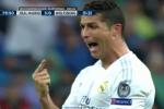 Phản ứng lạ lùng của Ronaldo sau khi nhận thẻ vàng trận Real 3-0 Wolfsburg