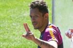 Rời Barca, Adriano đã tìm được bến đỗ mới