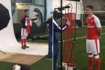 NÓNG: Lộ ảnh tiền vệ Xhaka khoác áo Arsenal