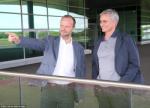 Jose Mourinho ngày đầu đi làm được M.U đón tiếp nồng nhiệt