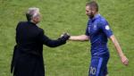 Benzema ủng hộ Cantona, cáo buộc HLV Deschamps phân biệt chủng tộc