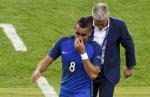 Khoảnh khắc xúc động khi người hùng Payet rơi lệ trên Stade de France