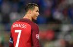 CR7 cắt tóc mới để làm từ thiện cho trẻ em ung thư