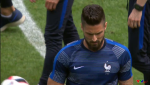 Tiền đạo Giroud khởi động trước trận Pháp vs CH Ireland