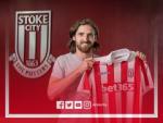 Sao Liverpool chính thức cập bến Stoke City