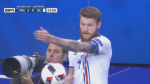 Iceland suýt ghi bàn từ thứ vũ khí ném biên sở trường (Trực tiếp Pháp 2-0 Iceland)
