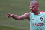 HLV Fernando Santos úp mở về khả năng ra sân của Pepe