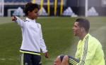 Ronaldo: Đá bóng giỏi, chăm con cũng tài