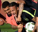 Neymar và "truyền nhân" khoe hình xăm đôi trước thềm Olympic Rio 2016