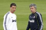 Ronaldo lập tức đáp trả: "Mourinho ra đi, tôi đá hay hơn"