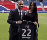 Jese Rodriguez mang người yêu bốc lửa và tài năng âm nhạc tới PSG