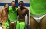 Ngôi sao Ronaldo lột đồ khoe quần lót siêu độc