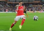 Wenger muốn Arsenal gom hết tiền để giữ chân Ozil