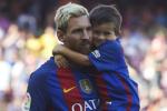 Barca ký hợp đồng với con trai Messi