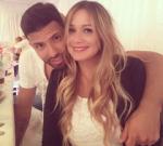 Tiền đạo Aguero khoe tình yêu với "máy bay" hơn hai tuổi