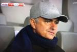 HLV Mourinho xem giò cầu thủ ở trận Serbia vs Áo