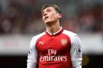 Huyền thoại Arsenal kêu gọi phế truất Ozil vì lười biếng