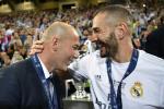 Phát hiện: Tiền đạo Benzema là "fan cuồng" số 1 của thầy Zidane