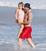 Becks nổi giận vì con gái cưng Harper bị chê béo