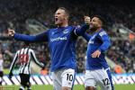 Rooney công khai chèo kéo sao Arsenal