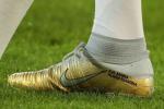 Ngôi sao Ronaldo khắc tên 4 con lên giày đấu