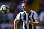 West Brom chốt giá bán trung vệ Jonny Evans