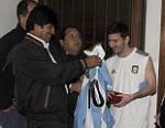 Tổng thống Bolivia tức giận vì án treo giò của ngôi sao Messi