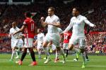 Dư âm Man Utd 1-1 Swansea: Đã nghèo còn mắc cái eo