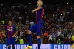 Đội trưởng Iniesta mang tin vui đến với Barca