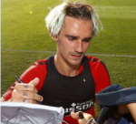 Dân mạng "ngã ngửa" khi thấy kiểu tóc khôi hài của Griezmann