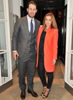 Cô gái trẻ khiến hôn nhân của cựu sao Liverpool khủng hoảng