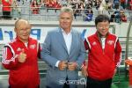 Báo Hàn nhận xét lương của thầy Park còn kém xa ông Guus Hiddink